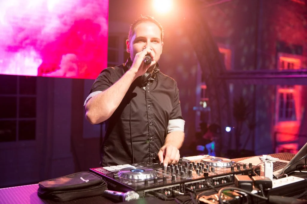 DJ Prince · Mikrofon und Musik