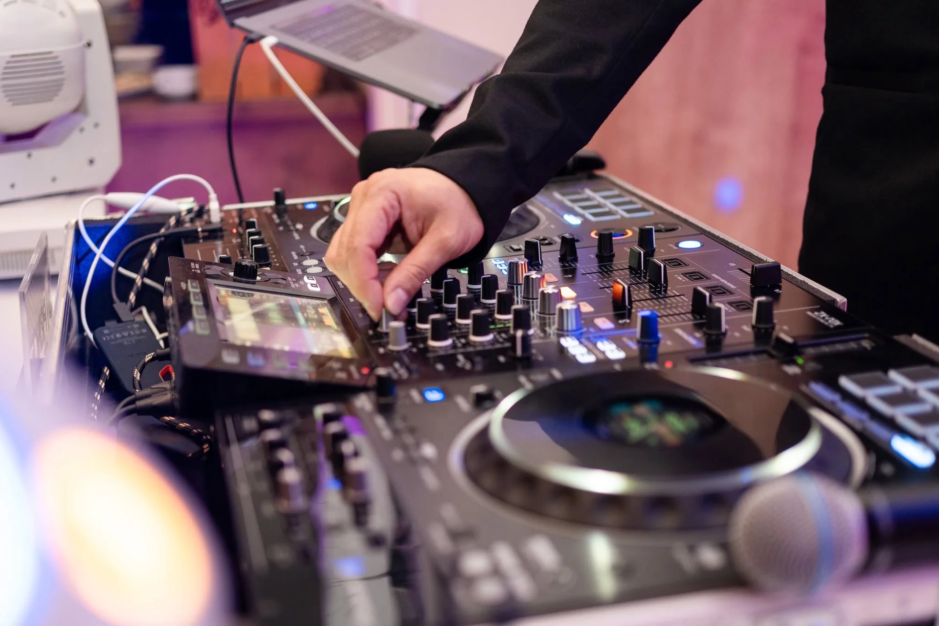 Pioneer · ein Blick auf den DJ-Platz