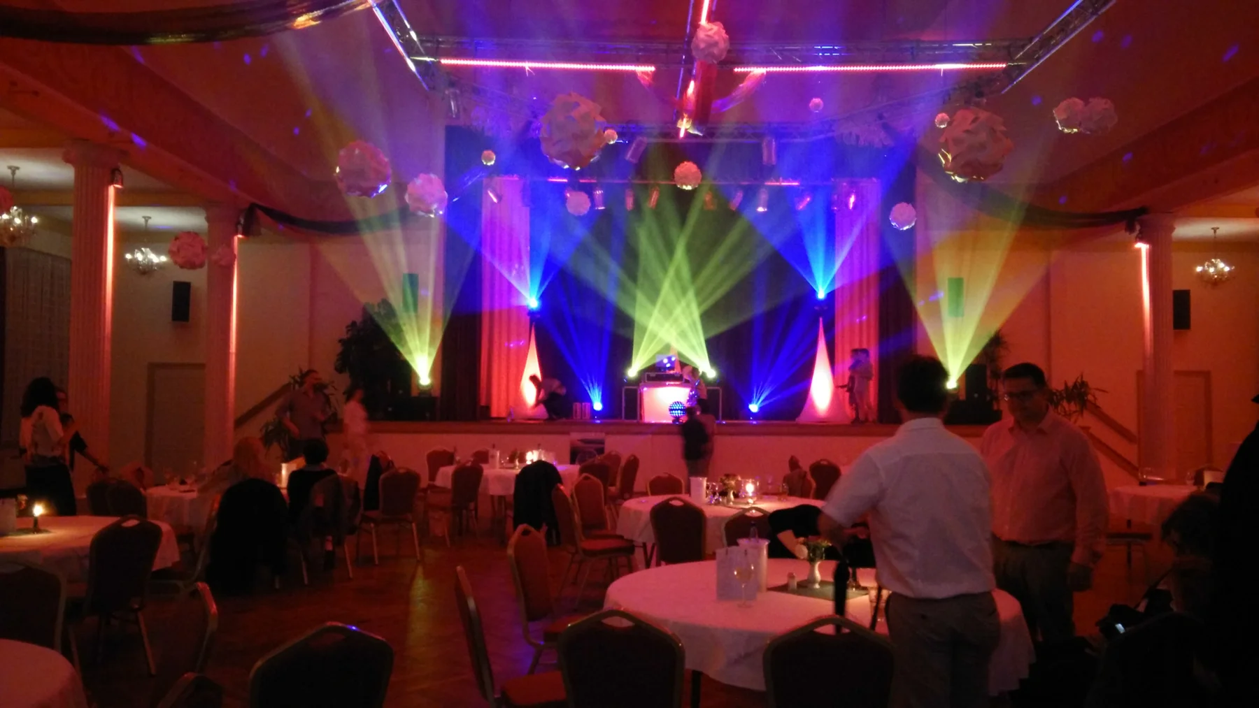 Lichttechnik · Festsaal am Abend