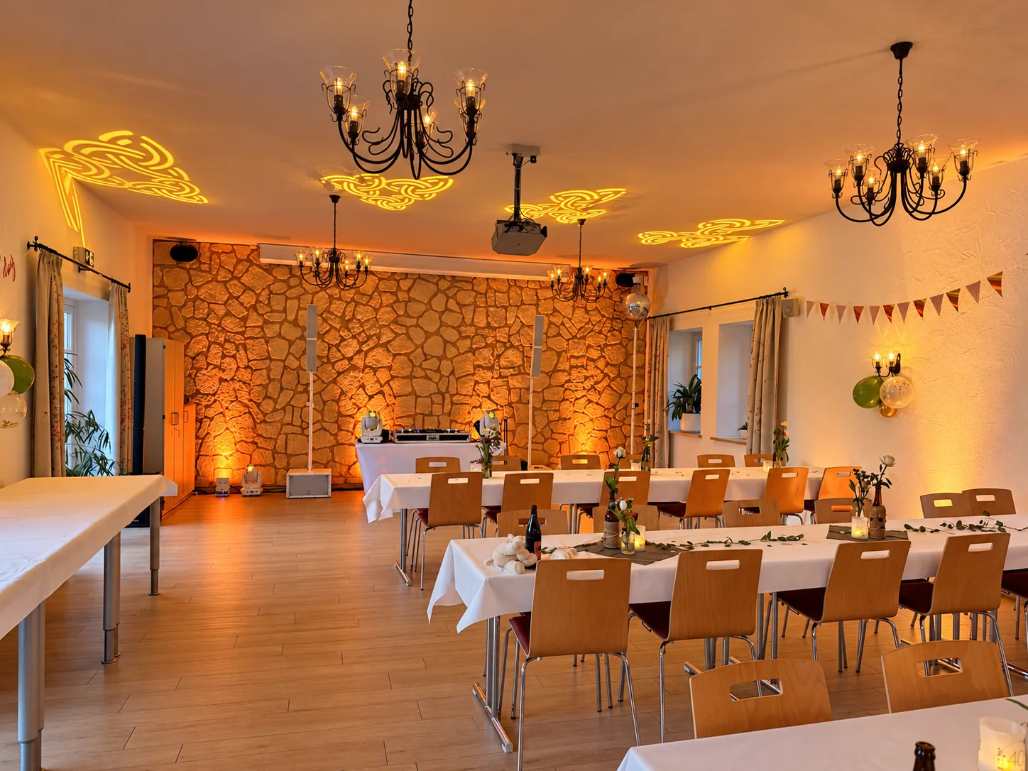 Gartenhaus am Schloss Pulsnitz · Saal und DJ-Aufbau