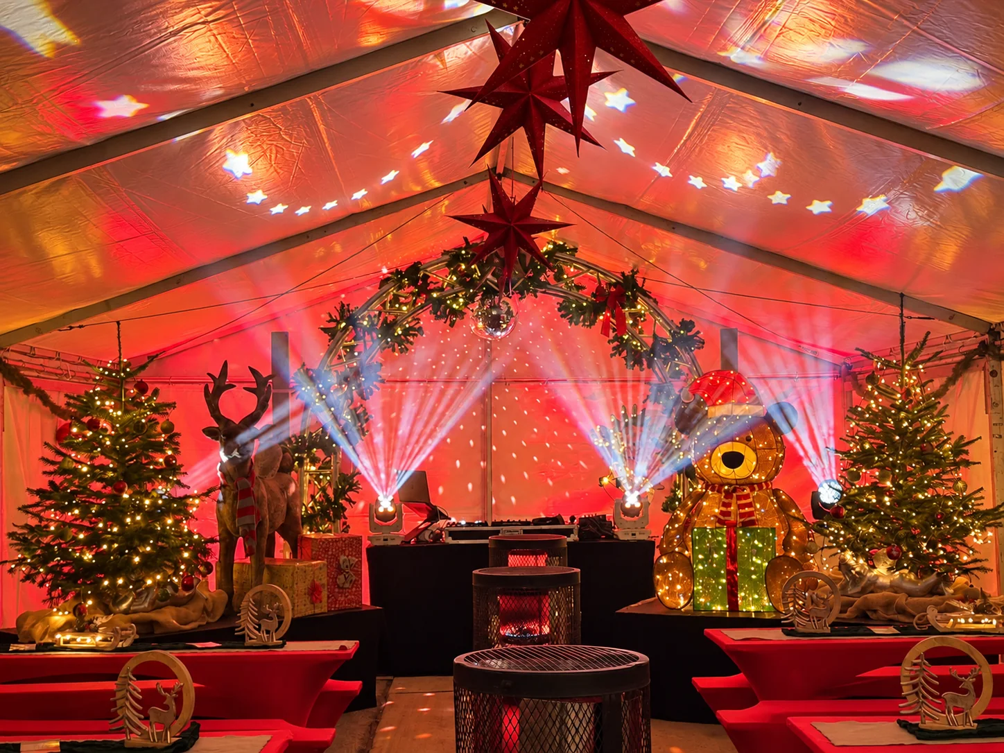 Weihnachtsfeier · Partylicht im Saal