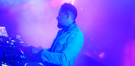 DJ Prince live on decks